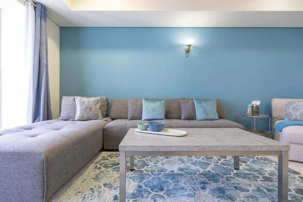 Stunning 1-Bedroom Apartment With Marina Views Dubai