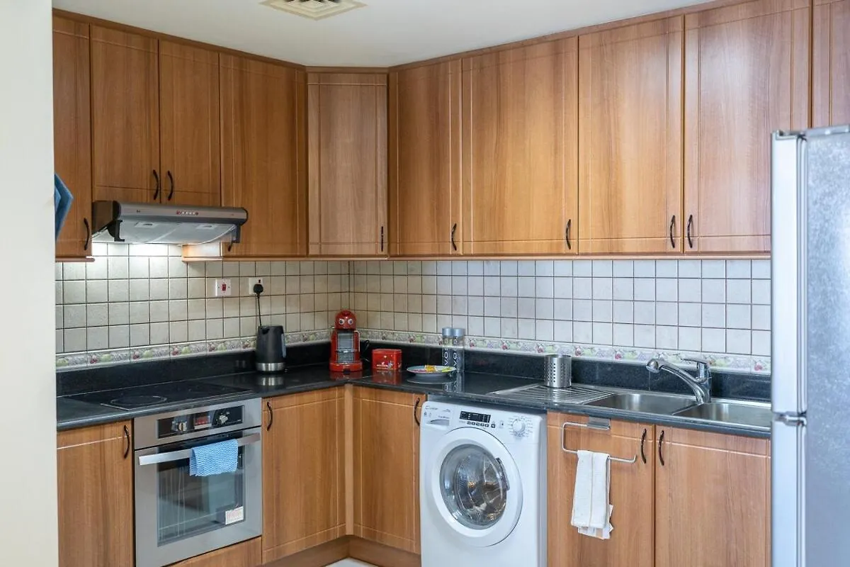 Stunning 1-Bedroom Apartment With Marina Views Dubai