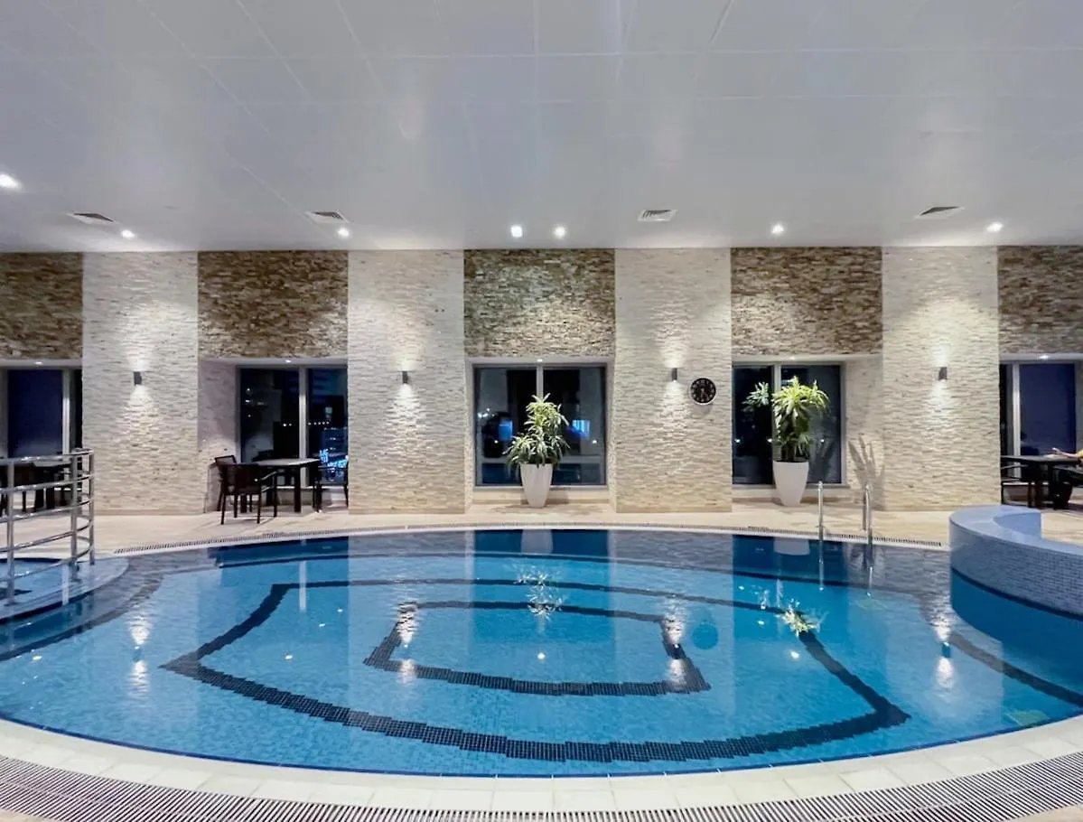 Stunning 1-Bedroom Apartment With Marina Views Dubai