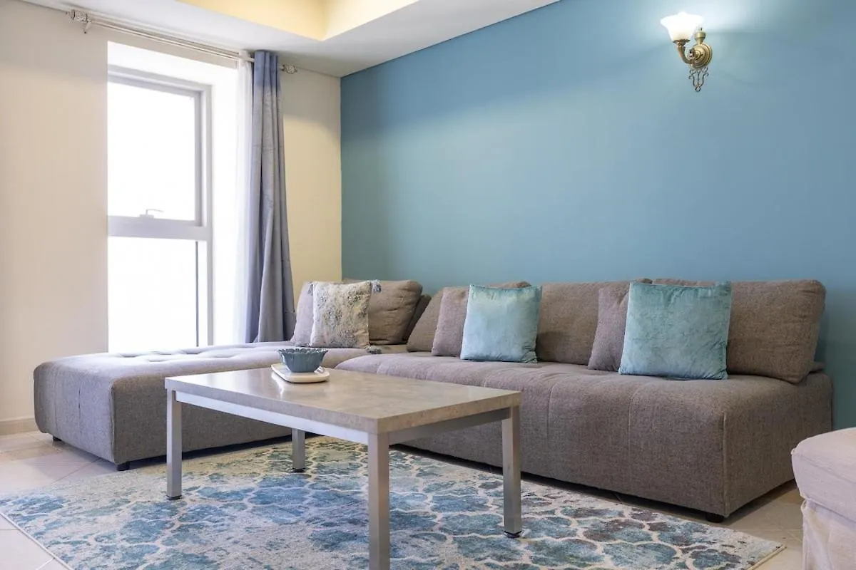 Stunning 1-Bedroom Apartment With Marina Views Dubai