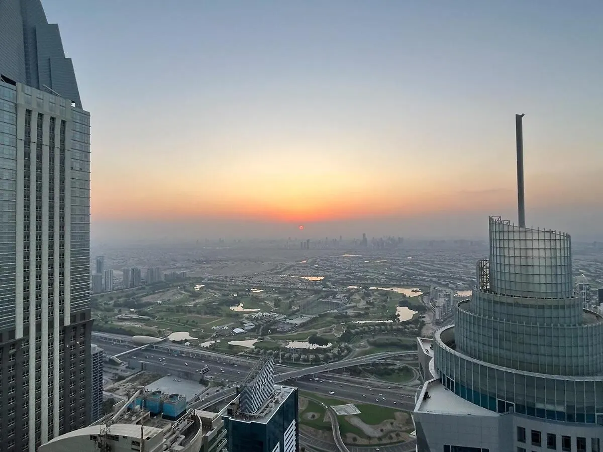 Stunning 1-Bedroom Apartment With Marina Views Dubai