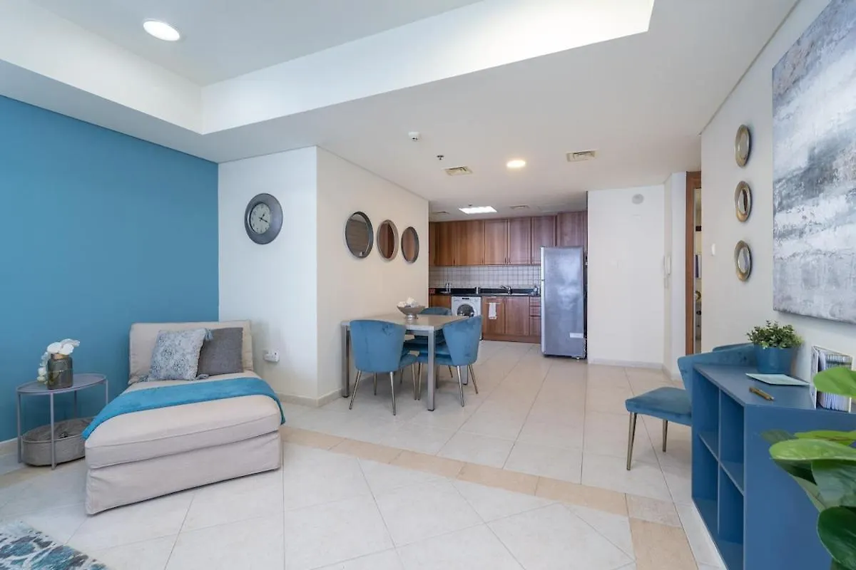 Stunning 1-Bedroom Apartment With Marina Views Dubai
