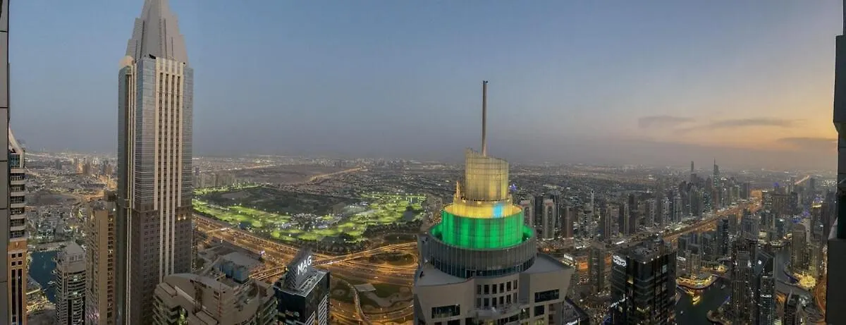 Stunning 1-Bedroom Apartment With Marina Views Dubai