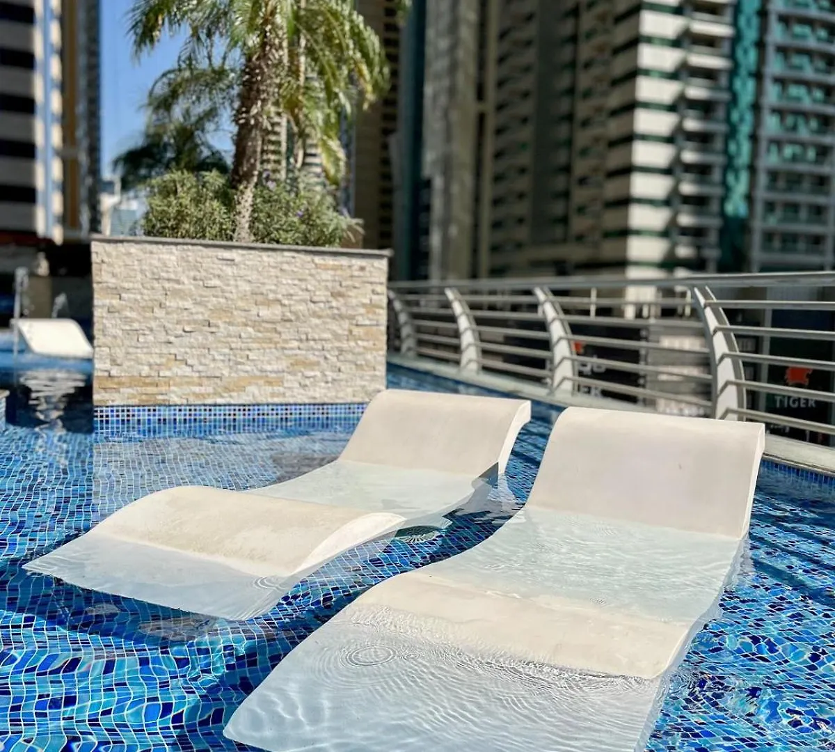 Stunning 1-Bedroom Apartment With Marina Views Dubai
