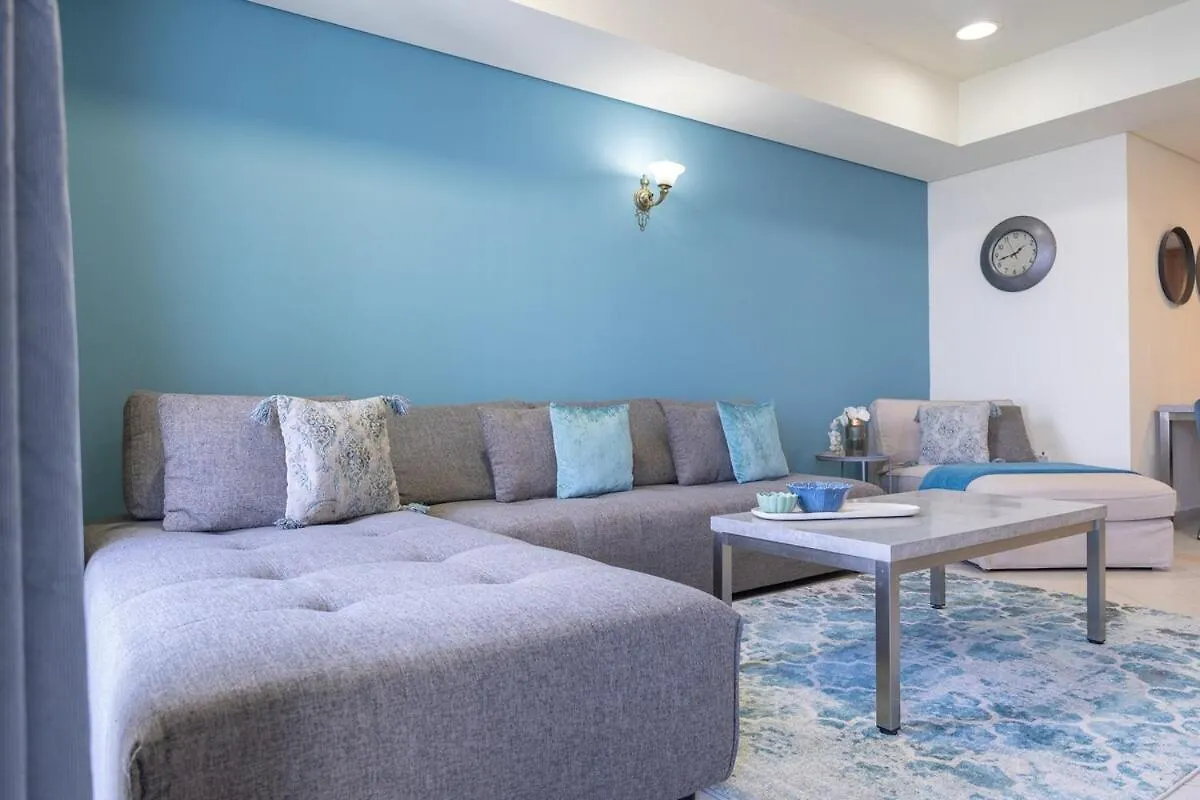 Stunning 1-Bedroom Apartment With Marina Views Dubai