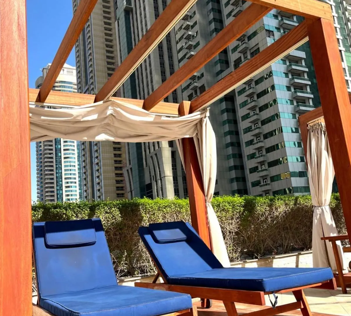 Stunning 1-Bedroom Apartment With Marina Views Dubai