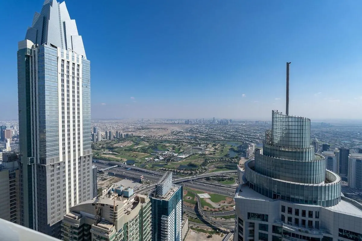 Stunning 1-Bedroom Apartment With Marina Views Dubai