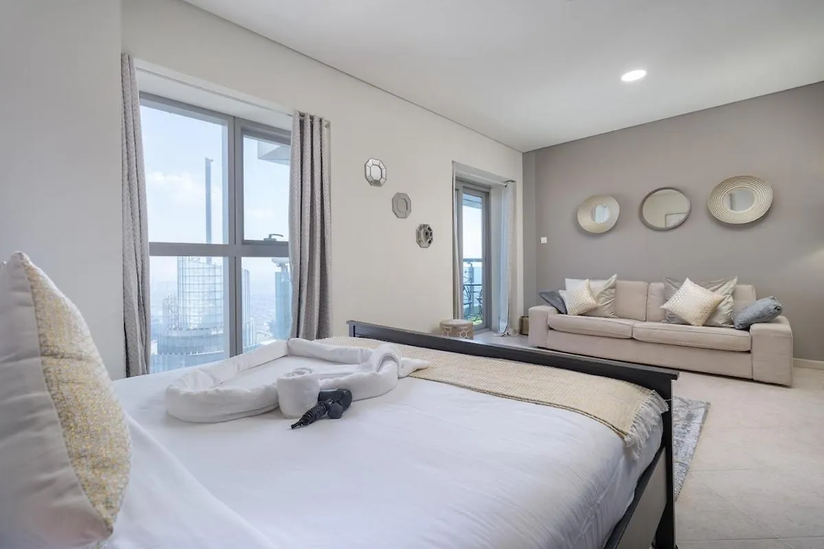 Stunning 1-Bedroom Apartment With Marina Views Dubai