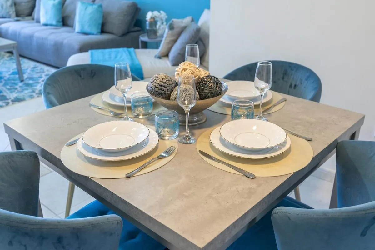 Stunning 1-Bedroom Apartment With Marina Views Dubai