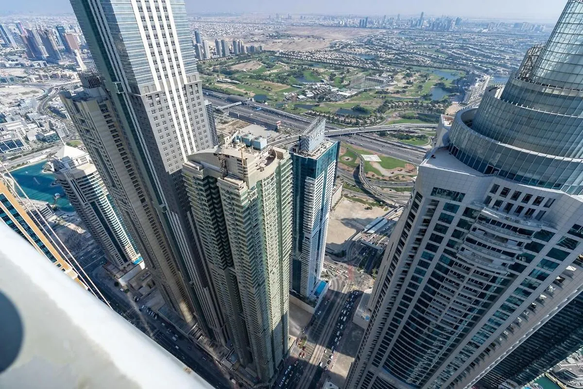 Stunning 1-Bedroom Apartment With Marina Views Dubai