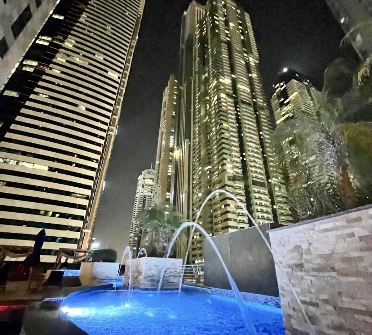 Stunning 1-Bedroom Apartment With Marina Views Dubai