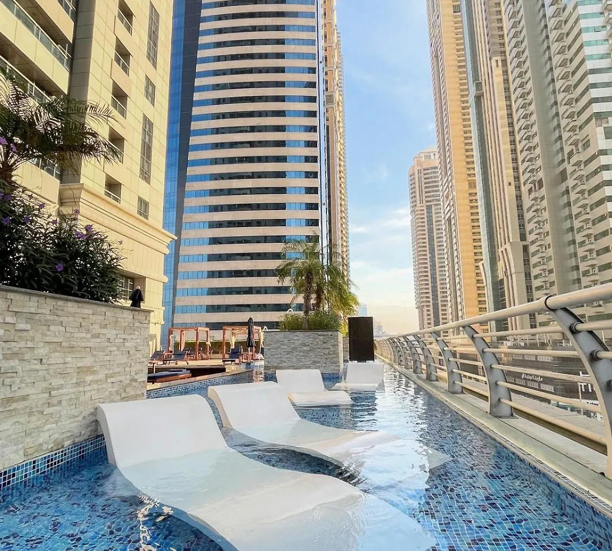 Stunning 1-Bedroom Apartment With Marina Views Dubai