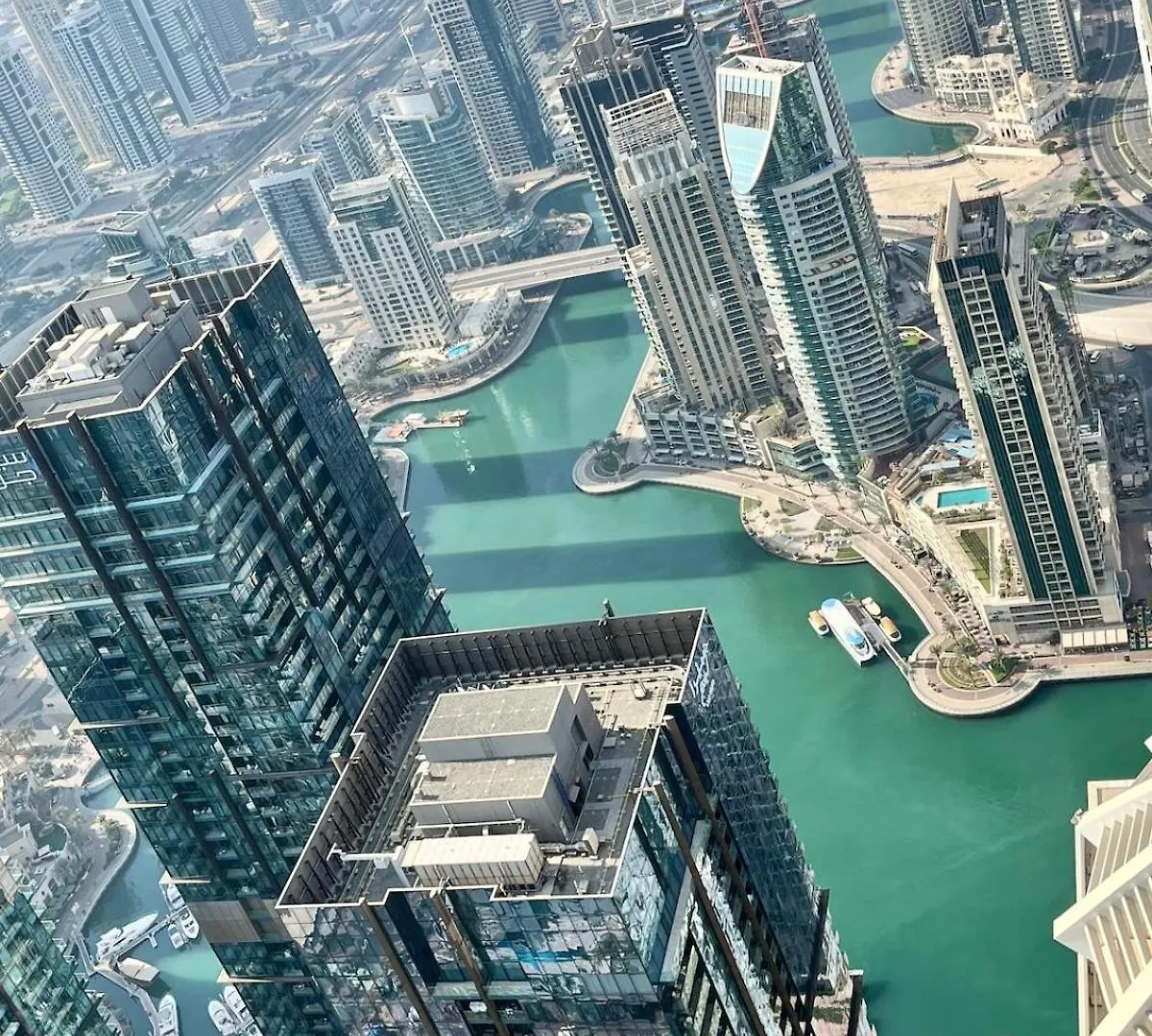 Stunning 1-Bedroom Apartment With Marina Views Dubai