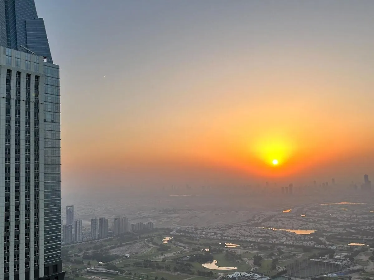 Stunning 1-Bedroom Apartment With Marina Views Dubai